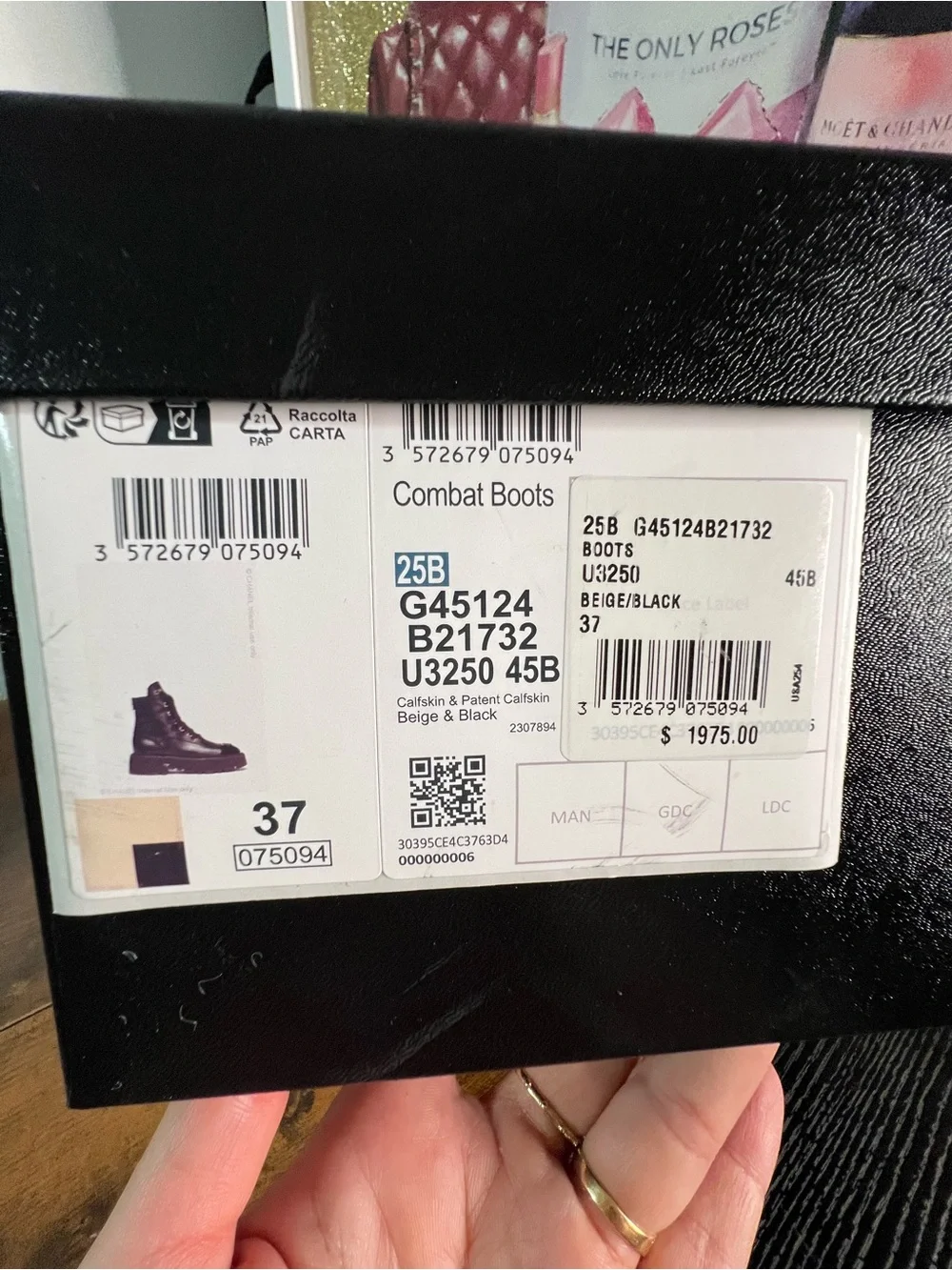 CHANEL shoe empty